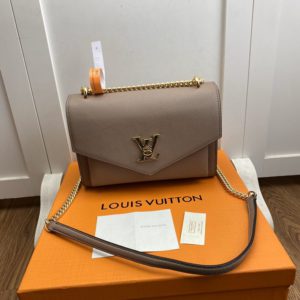 LOUIS VUITTON MYLOCKME BB BAG<br>루이비통 마이락미 BB 백<br>[22.5x17x5.5cm 이태리가죽]