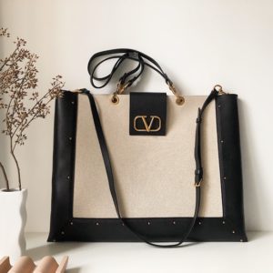 VALENTINO VLING SHOPPER BAG<br>발렌티노 VRING 쇼퍼백<br><i>50x36x10cm 이태리가죽</i>