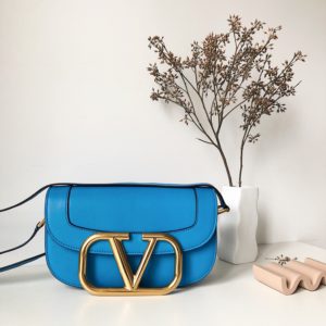 VALENTINO SUPERVEE CROSSBODY BAG<br>발렌티노 슈퍼비 크러스바디 백<br><i>26.5x15x9cm 이태리가죽</i>