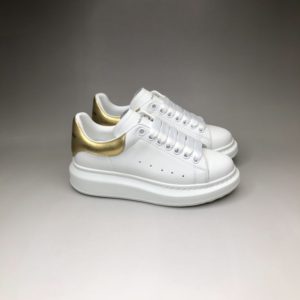 ALEXANDER MCQUEEN OVERSIZED SNEAKERS<br>알렉산더 맥퀸 오버솔 스니커즈<br><i>35-44 SIZE 최상급</i>