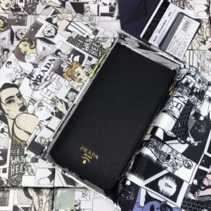 PRADA CARD 28 WALLET<br>프라다 28 카드 지갑<br><i>20x10cm</i>