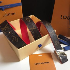 LOUIS VUITTON LV LOGO LEATHER BELT<br>루이비통 LV 로고 레더 벨트<br><i>폭 3cm 이태리소가죽</i>