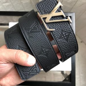 LOUIS VUITTON LV LOGO LEATHER BELT<br>루이비통 LV 로고 레더 벨트<br><i>폭 4cm 이태리소가죽</i>