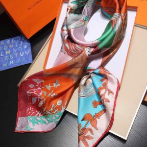 HERMES SCARF<br>에르메스 스카프<br><i>140x140cm 실크100%</i>