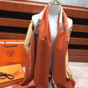 HERMES SCARF<br>에르메스 스카프<br><i>180x70cm 캐시미어</i>