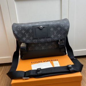 LOUIS VUITTON VOYAGER MESSENGER BAG 루이비통 보야제 메신져 백