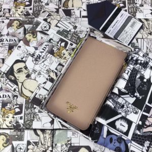 PRADA CARD 28 WALLET<br>프라다 28 카드 지갑<br><i>20x10cm</i>