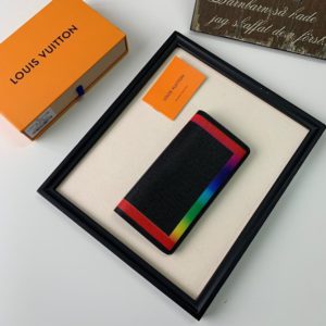 LOUIS VUITTON TAIGA WALLET 루이비통 장지갑