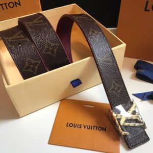 LOUIS VUITTON LV LOGO LEATHER BELT<br>루이비통 LV 로고 레더 벨트<br><i>폭 3cm 이태리소가죽</i>