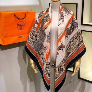 HERMES SCARF<br>에르메스 스카프<br><i>140x140cm 캐시미어</i>