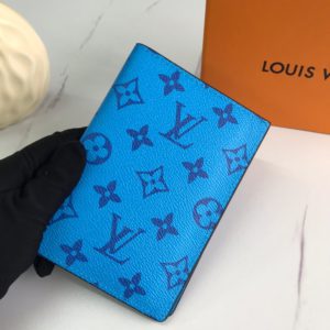 LOUIS VUITTON PASSPORT COVER<br>루이비통 여권 케이스<br><i>14x10cm</i>