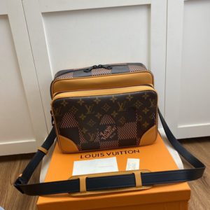 LOUIS VUITTON X NIGO CAMERA BAG 루이비통 X 니고 카메라 백