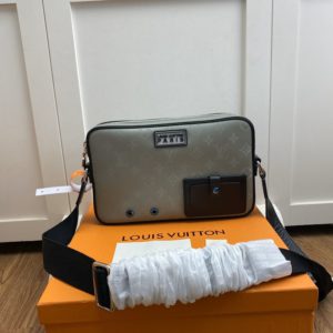 LOUIS VUITTON ALPHA MESSENGER BAG 루이비통 알파 메신저 백