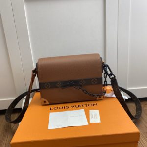 LOUIS VUITTON SOFT TRUNK MESSENGER BAG 루이비통 소프트 트렁크 메신저 백