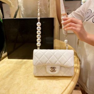 CHANEL CLASSIC FLAP BAG 샤넬 클래식 플랩 백