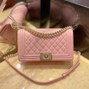 CHANEL BOY FLAP BAG 샤넬 보이 플랩 백