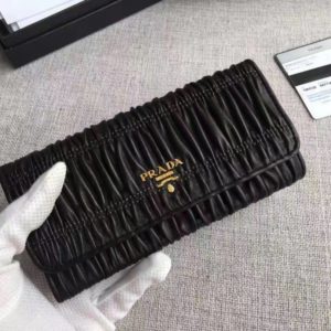 PRADA WALLET<br>프라다 여성용 장지갑<br><i>19x10cm</i>