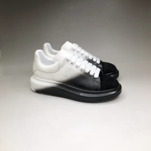 ALEXANDER MCQUEEN OVERSIZED SNEAKERS 알렉산더 맥퀸 오버솔 스니커즈