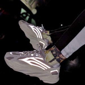 [ADIDAS] YEEZY BOOST 700 V2 “Static” 아디다스 이지 부스트 700 스태틱