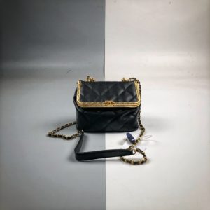 [CHANEL] 샤넬 키스 락 백 Kiss-Lock Bag, lambskin & gold-tone metal, black