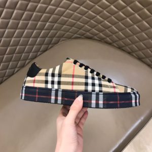 BURBERRY 클래식 오리지널 체크무늬 캔버스 로우탑 스니커즈 슬립온