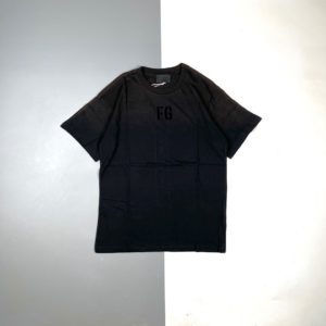 [FEAR OF GOD] 피어오브갓 FOG ESSENTIALS FG Flocking print short sleeve