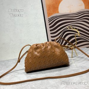 [BOTTEGA VENETA] 보테가베네타 여성 미니 파우치 크로스백