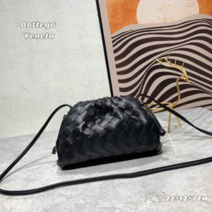 [BOTTEGA VENETA] 보테가베네타 여성 미니 파우치 크로스백