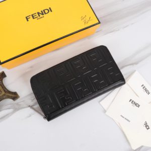 [FENDI] 펜디 나파소가죽 지퍼 지갑