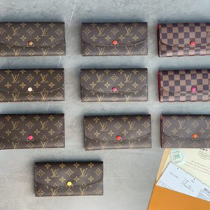 [LOUIS VUITTON] 루이비통 모노그램 캔버스 푸시아 에밀리 월릿 장지갑 M60697