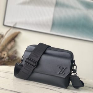 [LOUIS VUITTON] 루이비통 패스트라인 메신저백 M22842