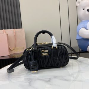 Miu Miu Arcadie Matelasse Bag 미우 미우 아르카디 마테라쎄 양가죽 핸드백 22cm