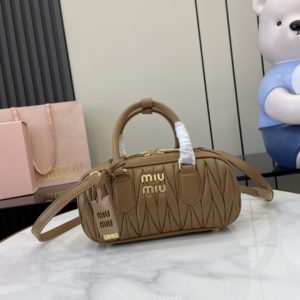 Miu Miu Arcadie Matelasse Bag 미우 미우 아르카디 마테라쎄 양가죽 핸드백 22cm